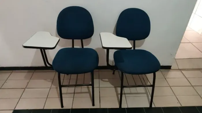 cadeira escolar modelo universitário