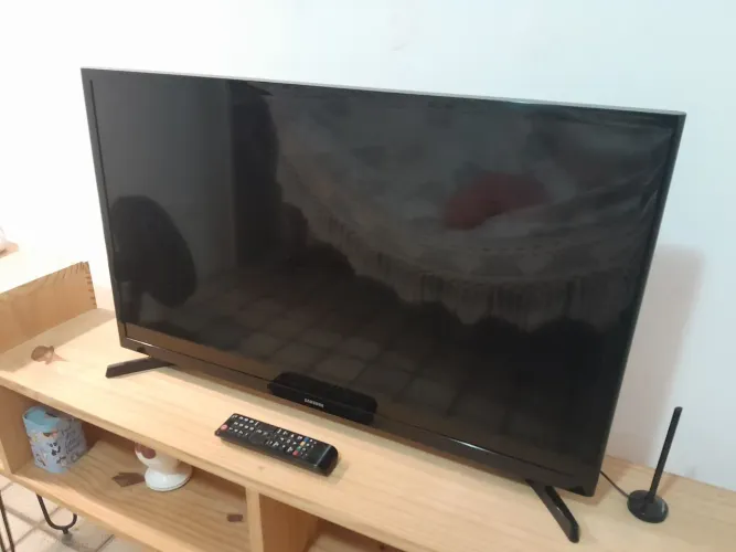 TV Samsung Smart 32 polegadas com controle remoto