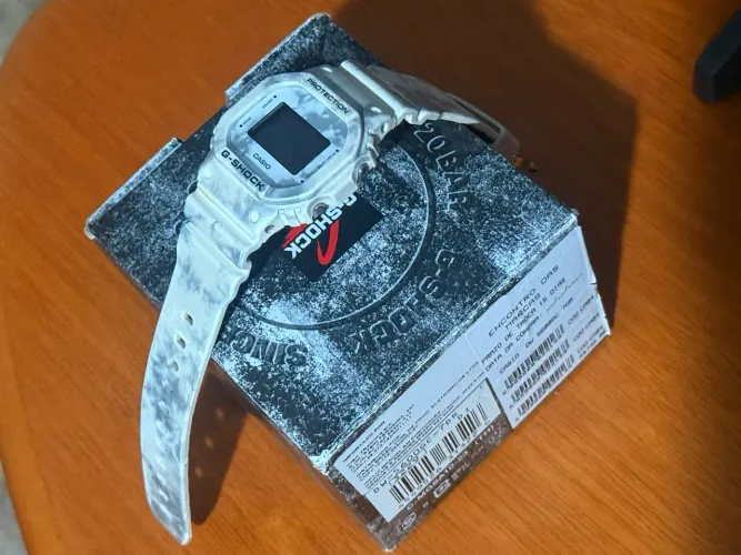 G-Shock Original Branco DW-5600GC + Caixa | Modelo Diferenciado 