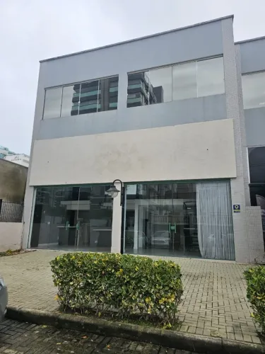 Locação Comercial - Sala com 160m² e 2 vagas - Praia Brava