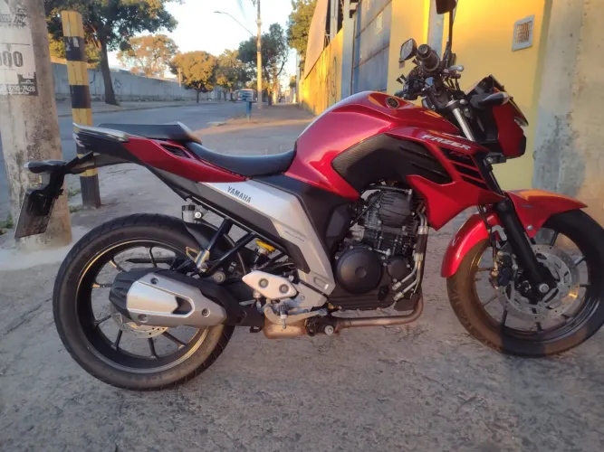 Moto fazer fz25 top
