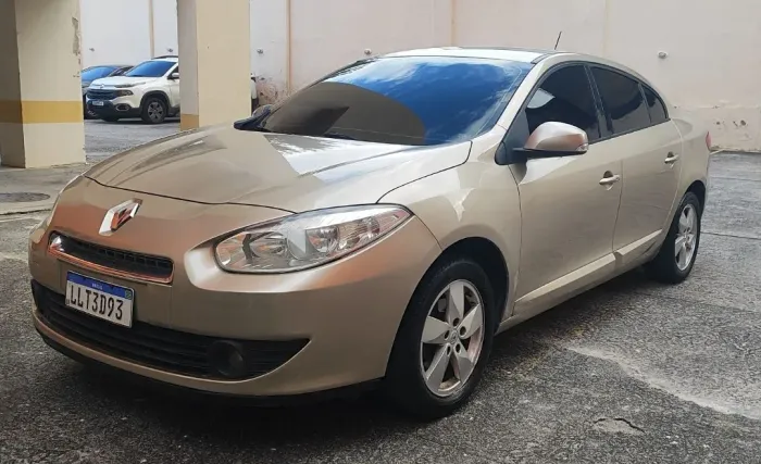 Renault Fluence Sed. Dynamique 2.0 16V Flex Aut. 2013
