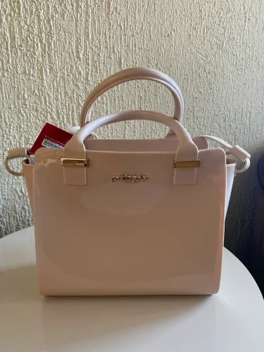 Vendo bolsa petitejolie modelo Love II de mão nunca usada ainda com a etiqueta na cor nude