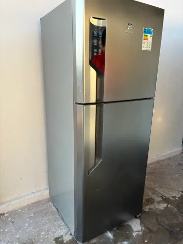 Geladeira inox Electrolux frostfree