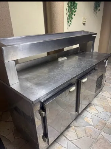 Bancada refrigerada com codimentadora