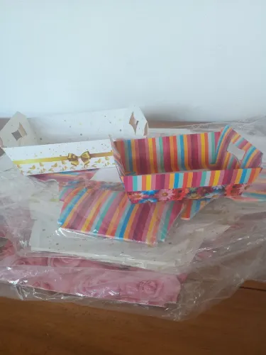 Caixa dobrável de papelão para presentear