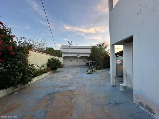 Casa para Venda em Guanambi, Vasconcelos, 3 dormitórios, 2 banheiros, 4 vagas