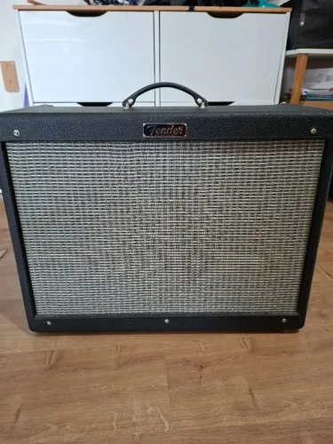 Fender Hot Rod Deluxe III - 40W - Valvulado - 1x12 - com Footswitch