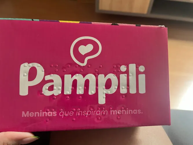Vende-se sandália feminina infantil Nova - nunca usada Pampili N? 23