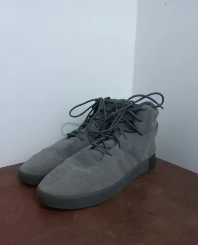 Tênis Adidas Turbular Invader cinza