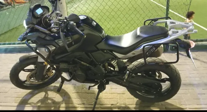  Vendo moto BMW  interessado entra em contato pelo número *