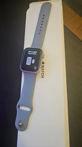 Apple Watch Series 8 45mm GPS + Celular - Estelar, 2 pulseiras - bateria 77%