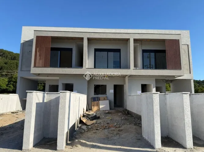 CASA DE ALTO PADRÃO - CANASVIEIRAS - FLORIANÓPOLIS / SC