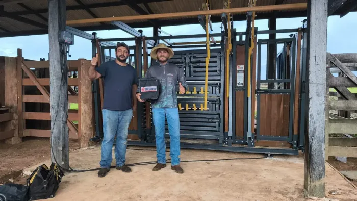 TRONCO DE CONTENÇÃO BOVINO C/ BALANÇA ELETRÔNICA (BRETE)(GADO)