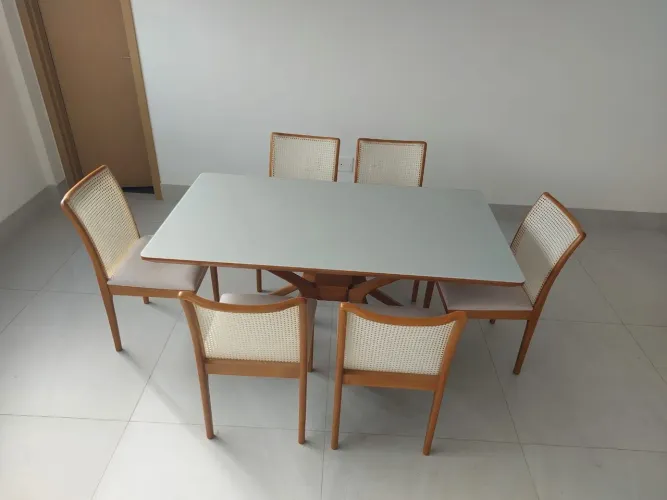 Mesa de jantar Aranha 1,60 x 0,90 com 6 cadeiras em madeira