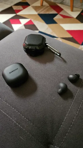 Galaxy buds 2 pro, com caixa, cabo e ponteiras, e mais uma case, tudo em excelente estado