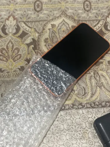iPhone XR na carcaça do iphone 17