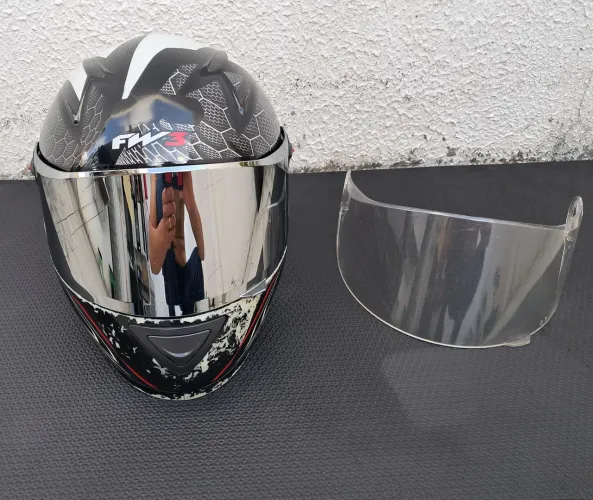 VENDO CAPACETE FW3 GT-2 TAM: 58