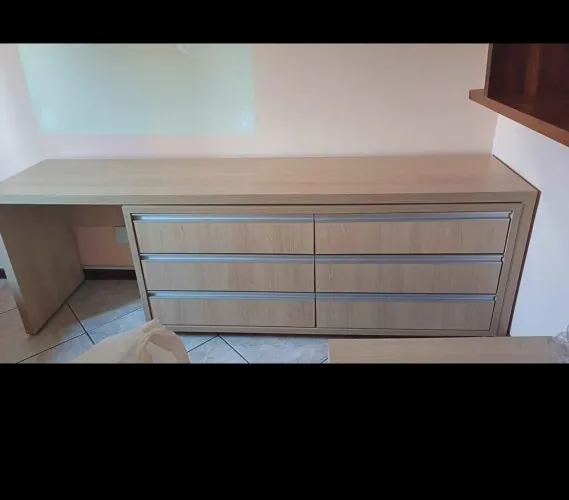 Vende-se Escrivaninha acoplada com 6 gavetas. Medida de 2.40 cm de comprimento por 53 cm