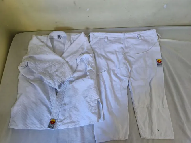 Kimono de Judô Branco Trançado M3 Dragão Pouco Uso