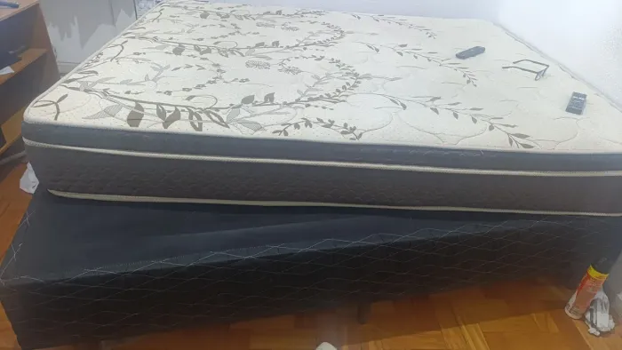 Cama de casal Queen