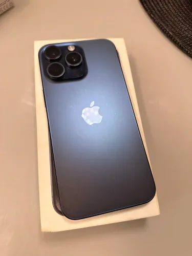 Vendo iPhone 15 pro Max  grátis dou AirPods 