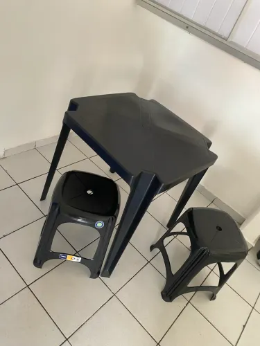 Mesa e cadeira