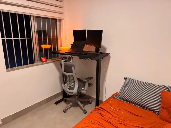 Mesa de escritório regulável elétrica