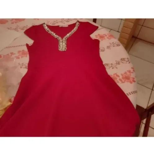 Vestido vinho com pedrinhas prateadas tamanho único Linda Bella