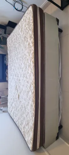 Cama e colchao