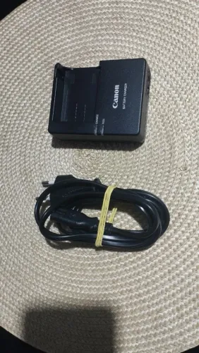 Carregador Original Canon Modelo:LC-E8E R$:80 Reais 
