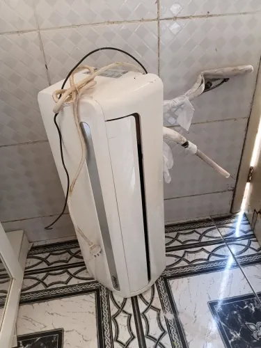 Central de Ar 9.000 Btus conservada - Precisa de manutenção no gás