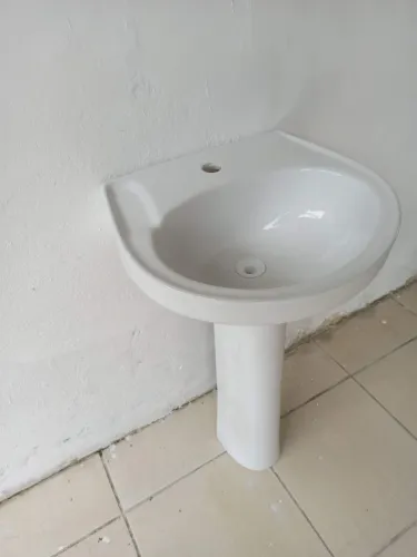 Lavatório de banheiro de coluna