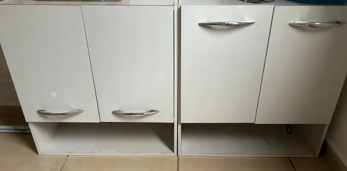 VENDO ARMÁRIO AÉREO 4 PORTAS SEMI NOVO