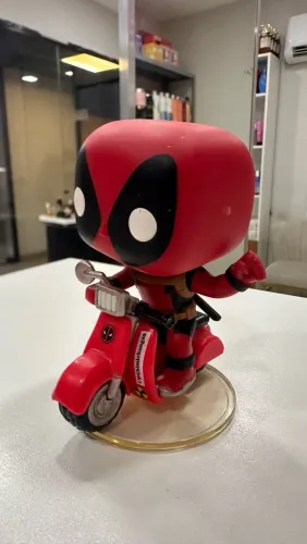 Funko Deadpool na moto