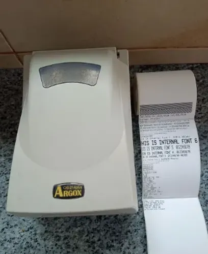 Vendo Impressora Térmica de Etiqueta Argox OS-214 Plus, funcionando folha teste nas fotos.