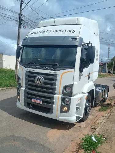 Caminhão constellatio tractor