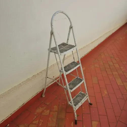 Escada 4 degraus pé quebrado