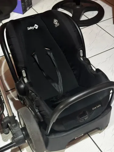 Carrinho e bb conforto 