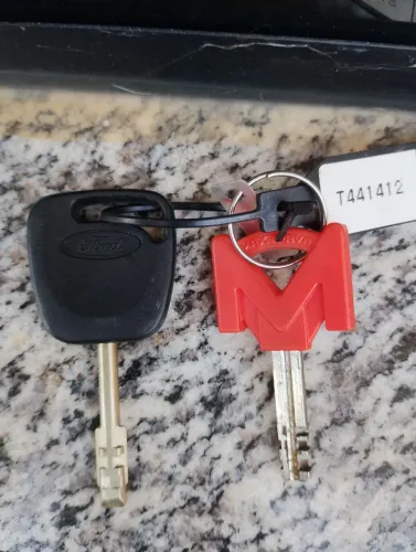 Chave ignição Ford e chave gaveta de segurança 