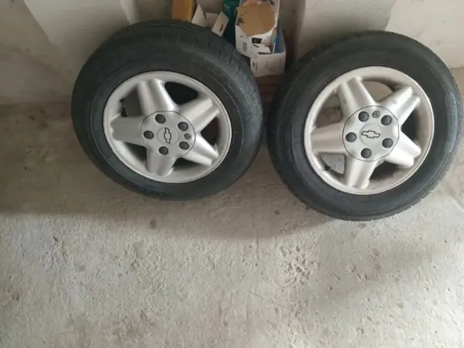 Par Rodas montadas GM Chevrolet corsa classic.