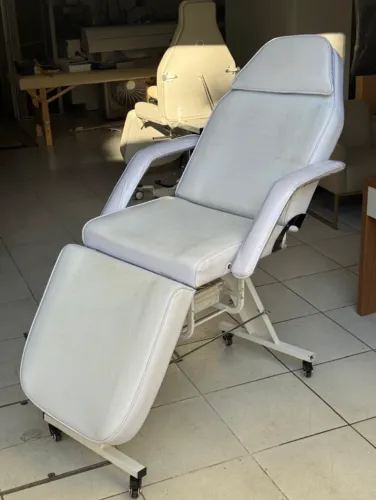 Maca Estética Reclinável Branca (Estek)