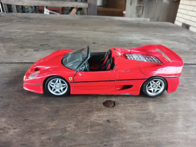Miniatura Ferrari f50 1/18