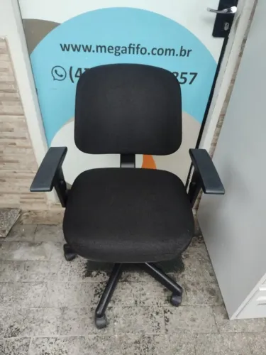 Cadeira de Escritório Diretor - Marca Cavaletti - Estofado Reformado - Apoio de Braços