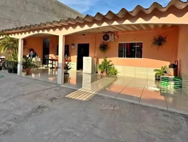 // CASA A VENDA (PACOVAL)