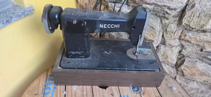 Máquina de costura para decoração