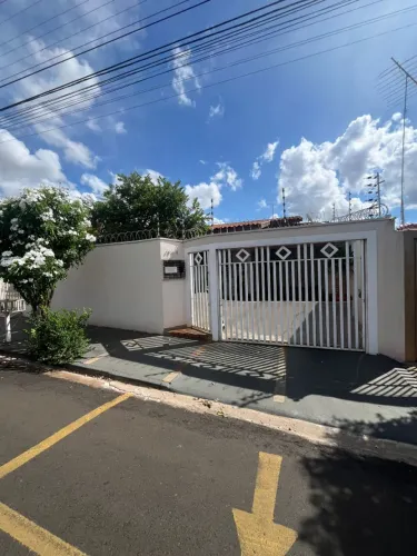 Casa a venda 3 quartos - Jardim Canaã