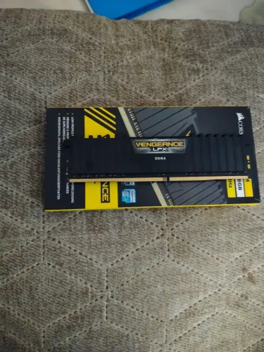 Memória Corsair Vengeance 8GB 2400MHz DDR4