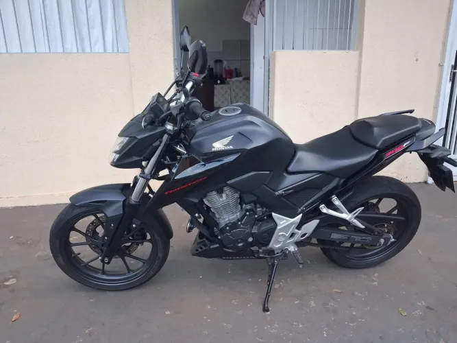 Moto CB300