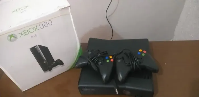 XBOX 360 + 51 JOGOS + 2 CONTROLES + KINECT + HD 500GB